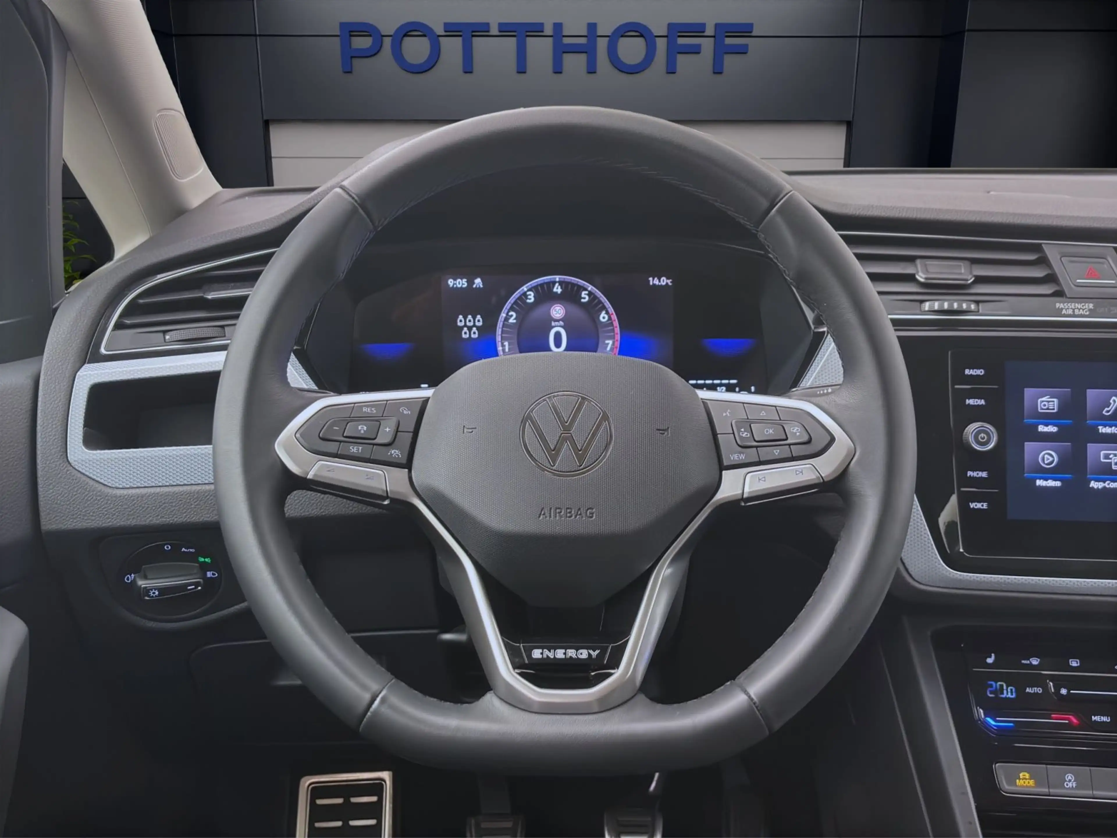 Volkswagen Touran 1.5 TSI ENERGY NAVI KAMERA SITZHZG PDC — photo 12