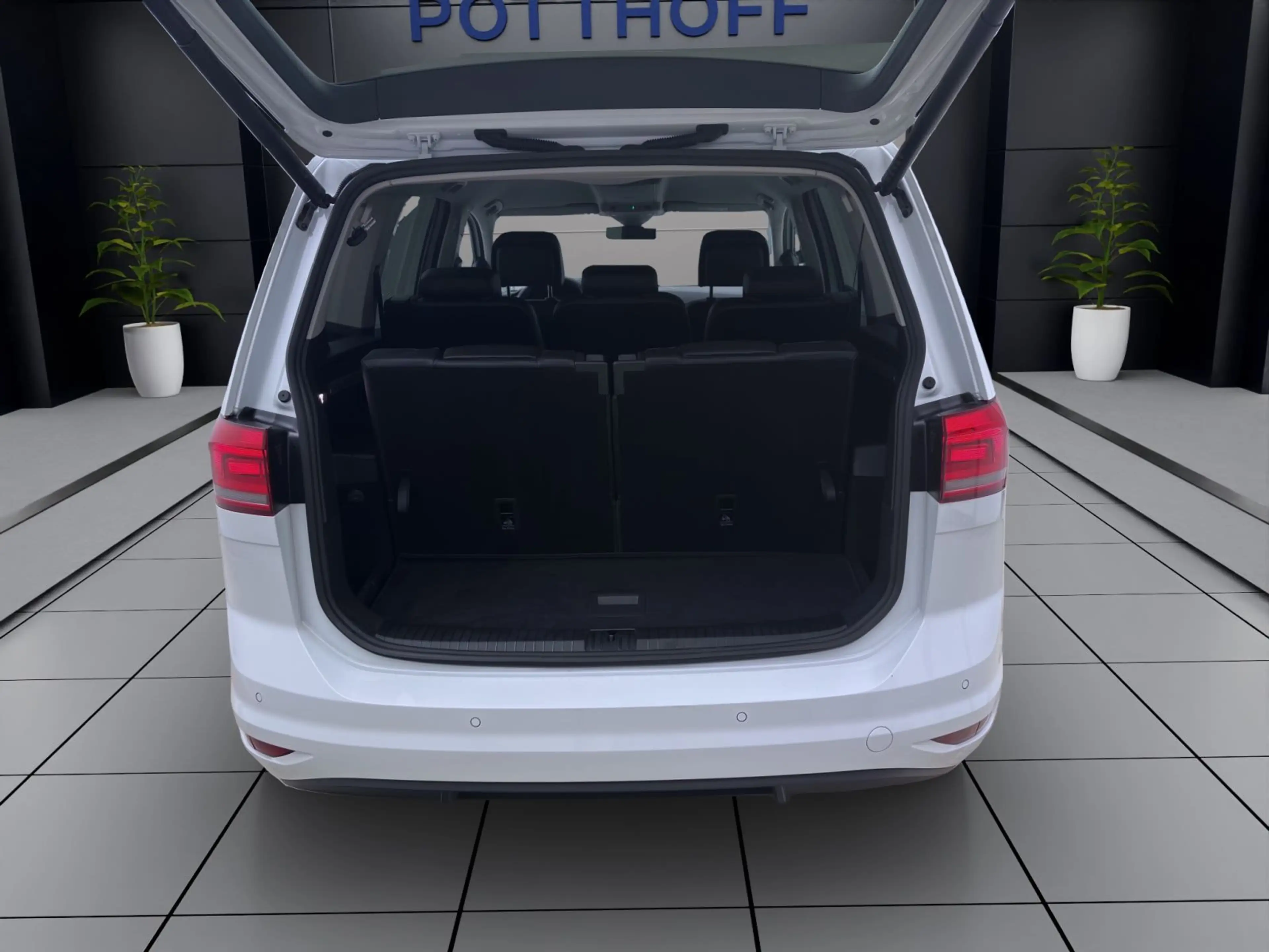 Volkswagen Touran 1.5 TSI ENERGY NAVI KAMERA SITZHZG PDC — photo 5