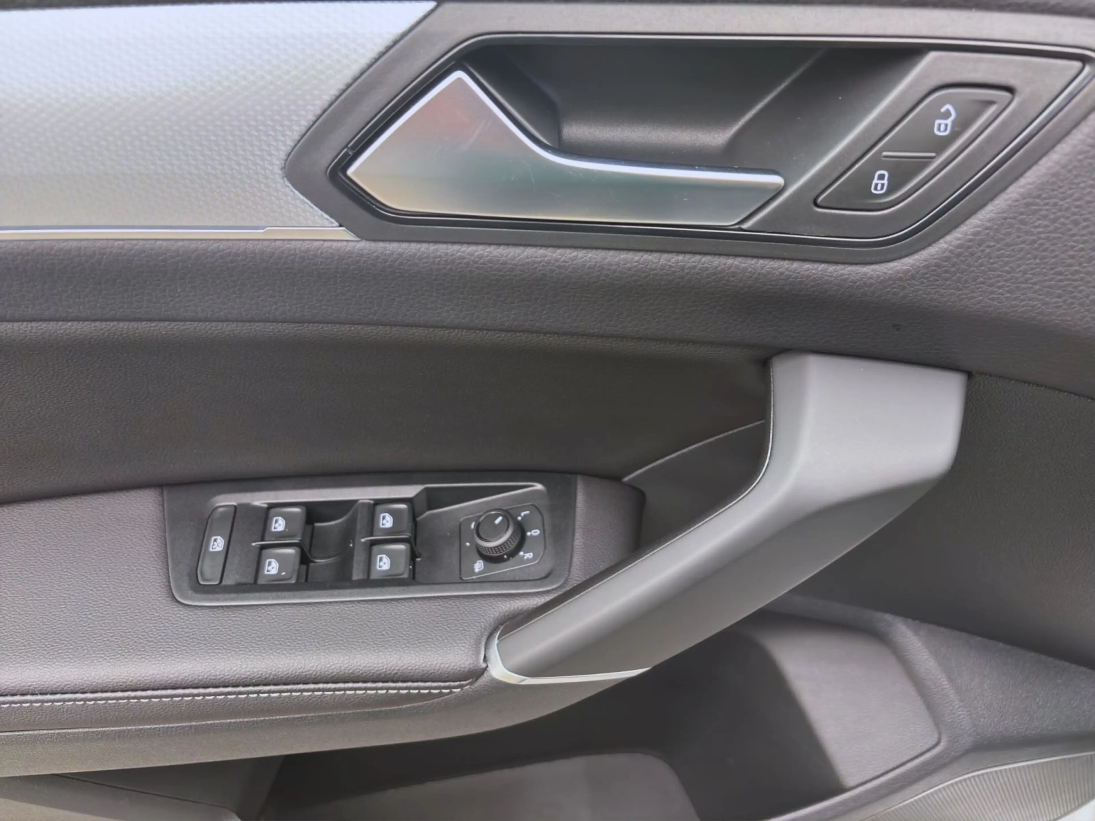 Volkswagen Touran 1.5 TSI ENERGY NAVI KAMERA SITZHZG PDC — photo 11