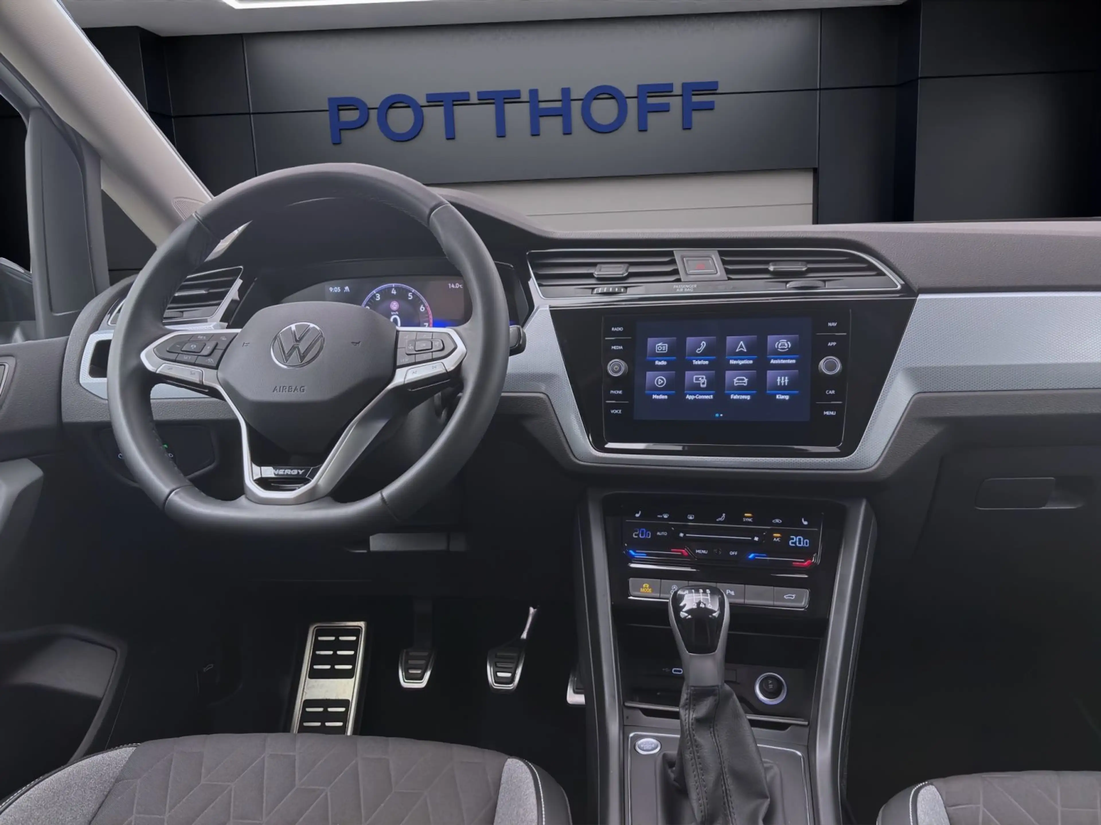 Volkswagen Touran 1.5 TSI ENERGY NAVI KAMERA SITZHZG PDC — photo 14
