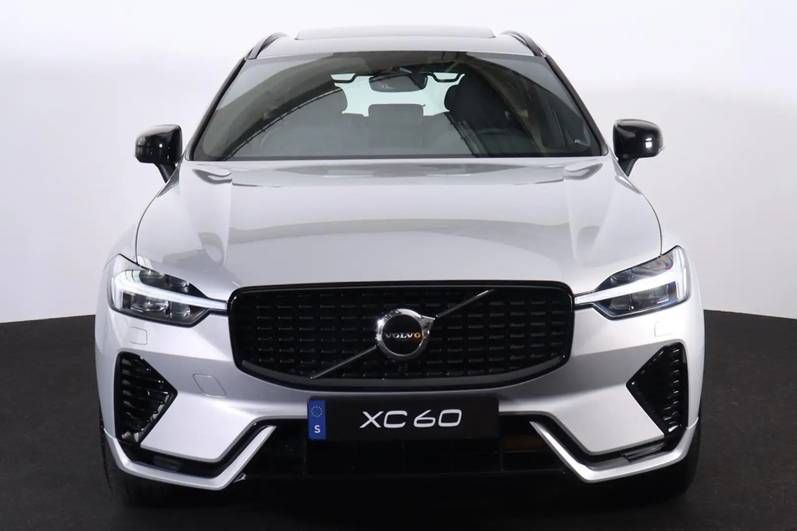 Volvo XC60 Recharge T8 AWD R-Design - Luchtvering - Panorama/ Grey - 2