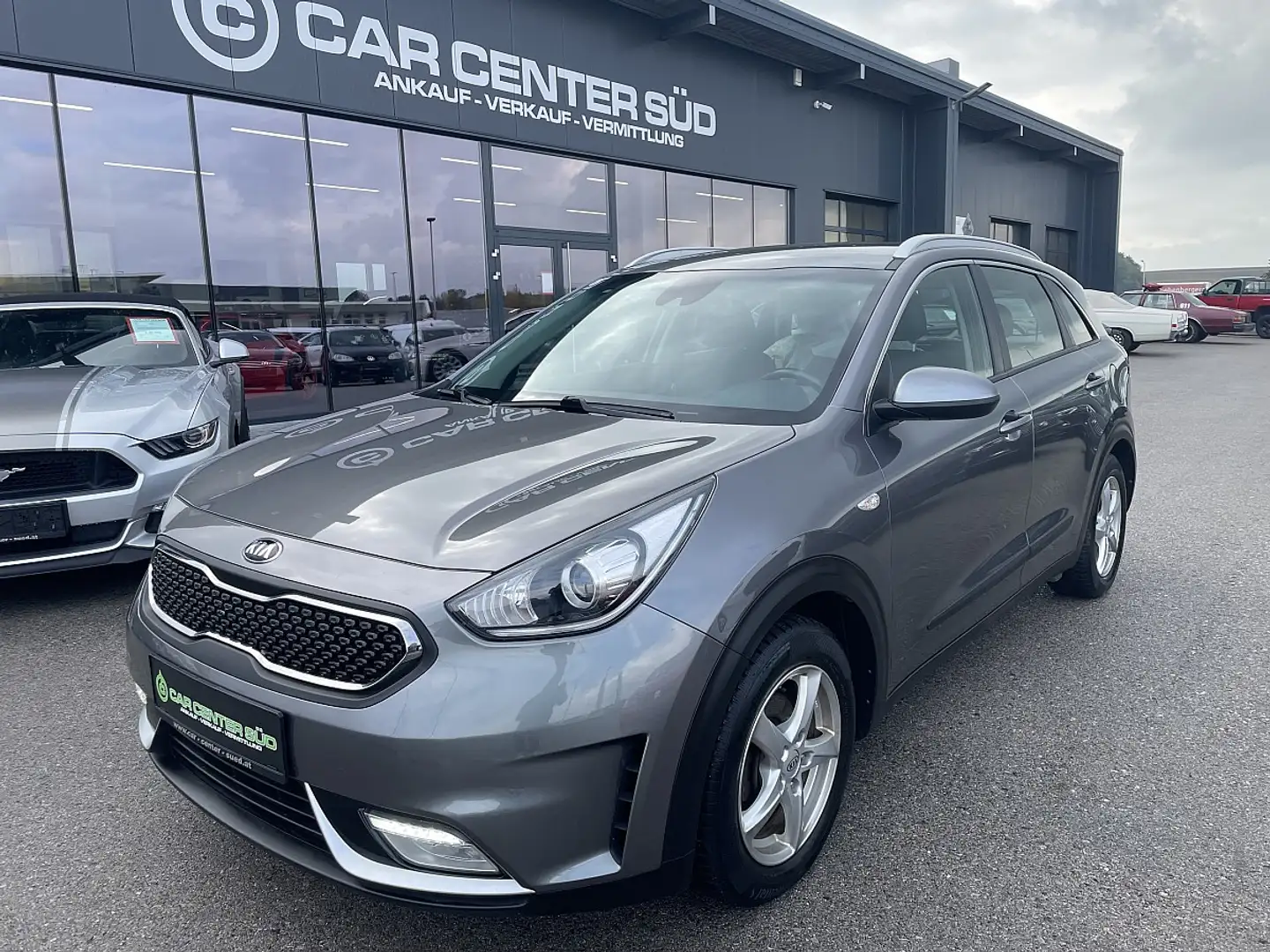 Kia Niro Automatik DCT 1.6 GDI Grau - 2