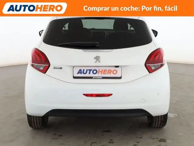 Peugeot 208 view 5