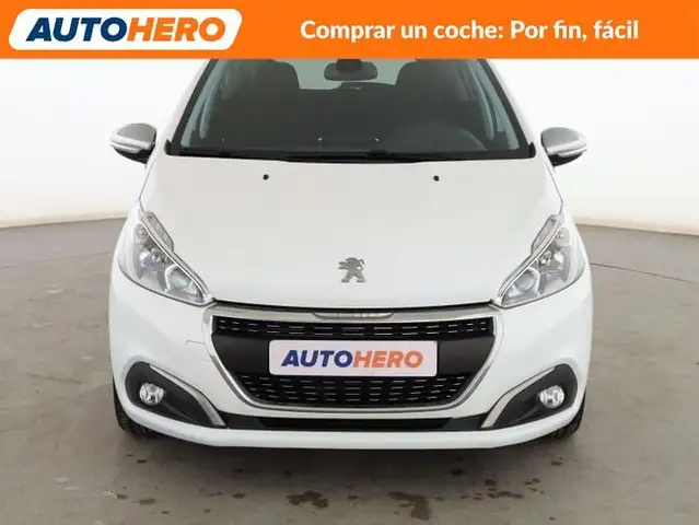Peugeot 208 view 9