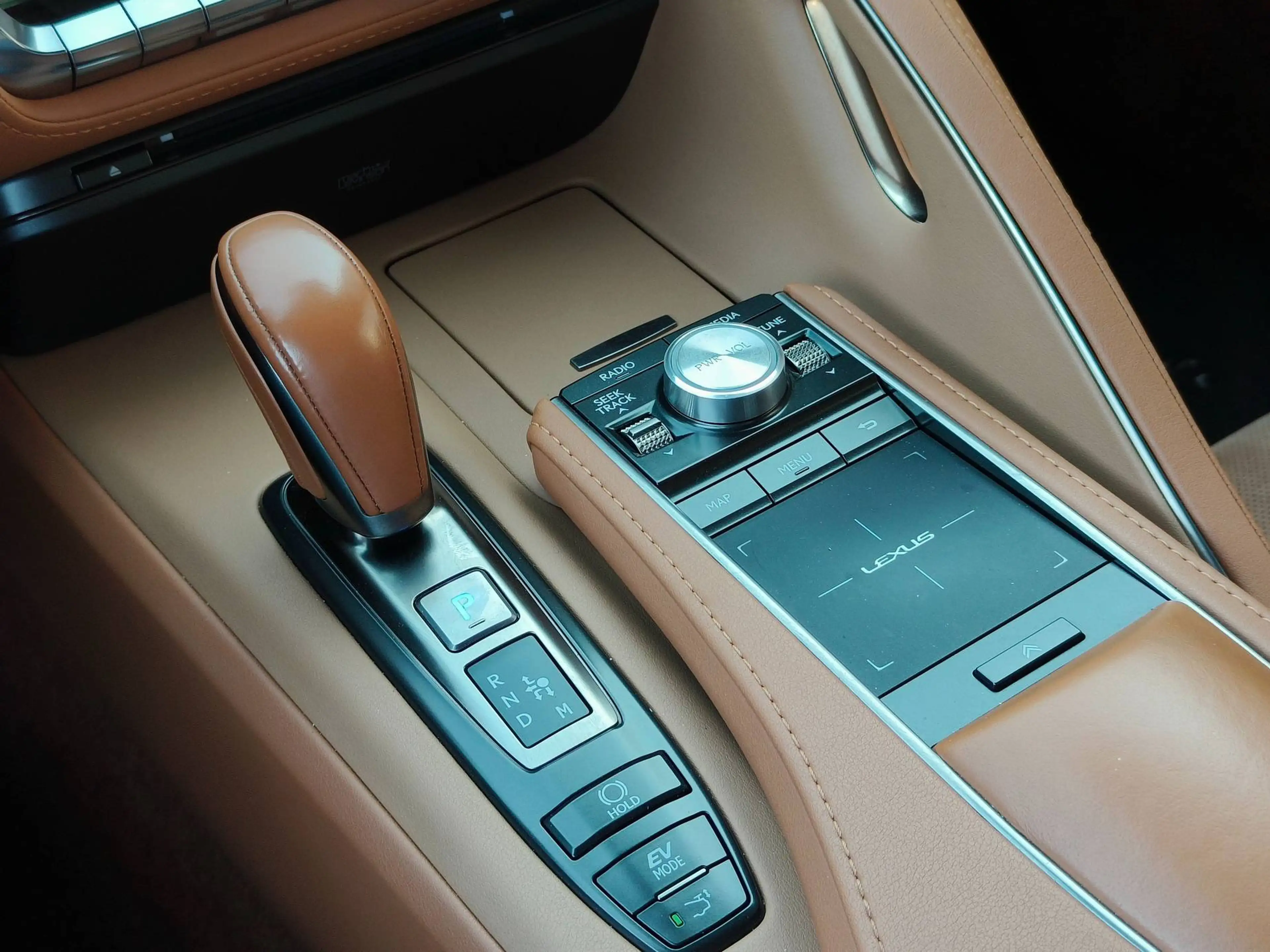 Lexus LC 500h Coupe Sport+ Carbon — photo 10