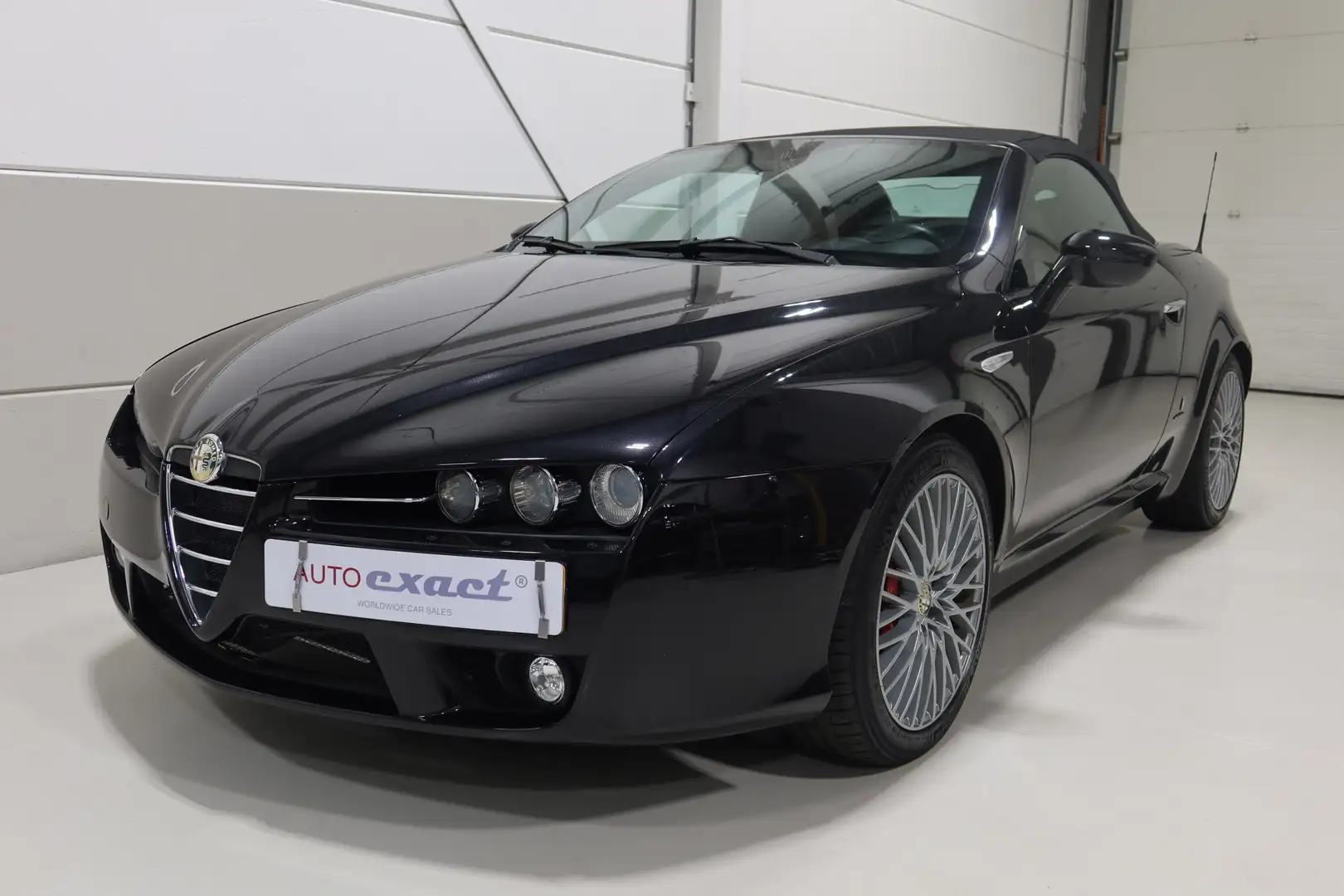 Alfa Romeo Spider 3.2 JTS Q4 Exclusive I Groot onderhoud nieuw I Lag Zwart - 1
