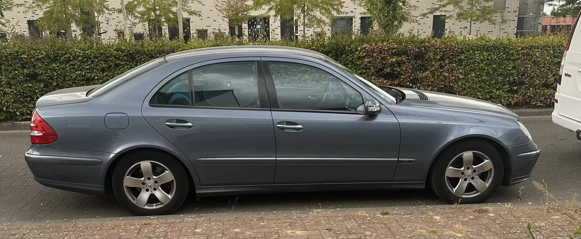 Mercedes-Benz E 270 CDI Avantgarde Albastru - 2