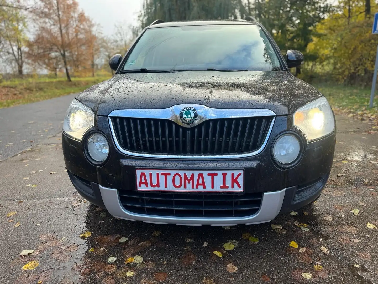Skoda Yeti Experience 4x4 *DSG *Allrad*Xenon*Navi*AHK* Schwarz - 1