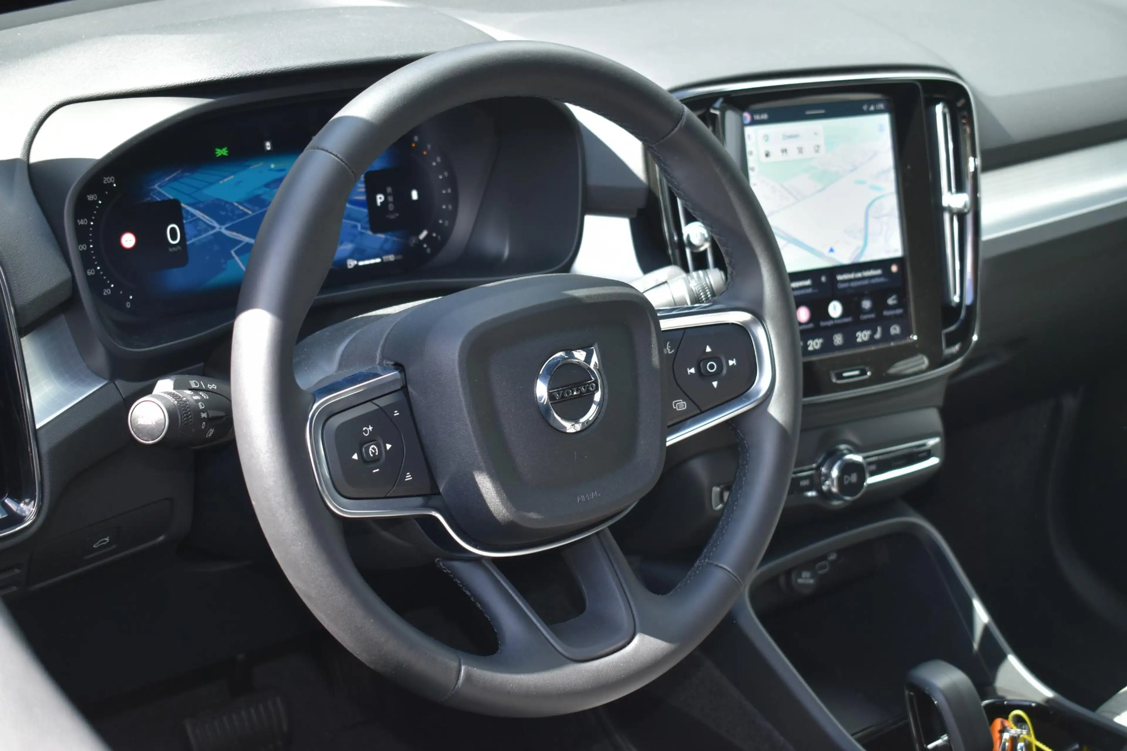 Volvo XC40 B4 Plus Dark | Trekhaak | Verwarmbare voorstoelen, — photo 4