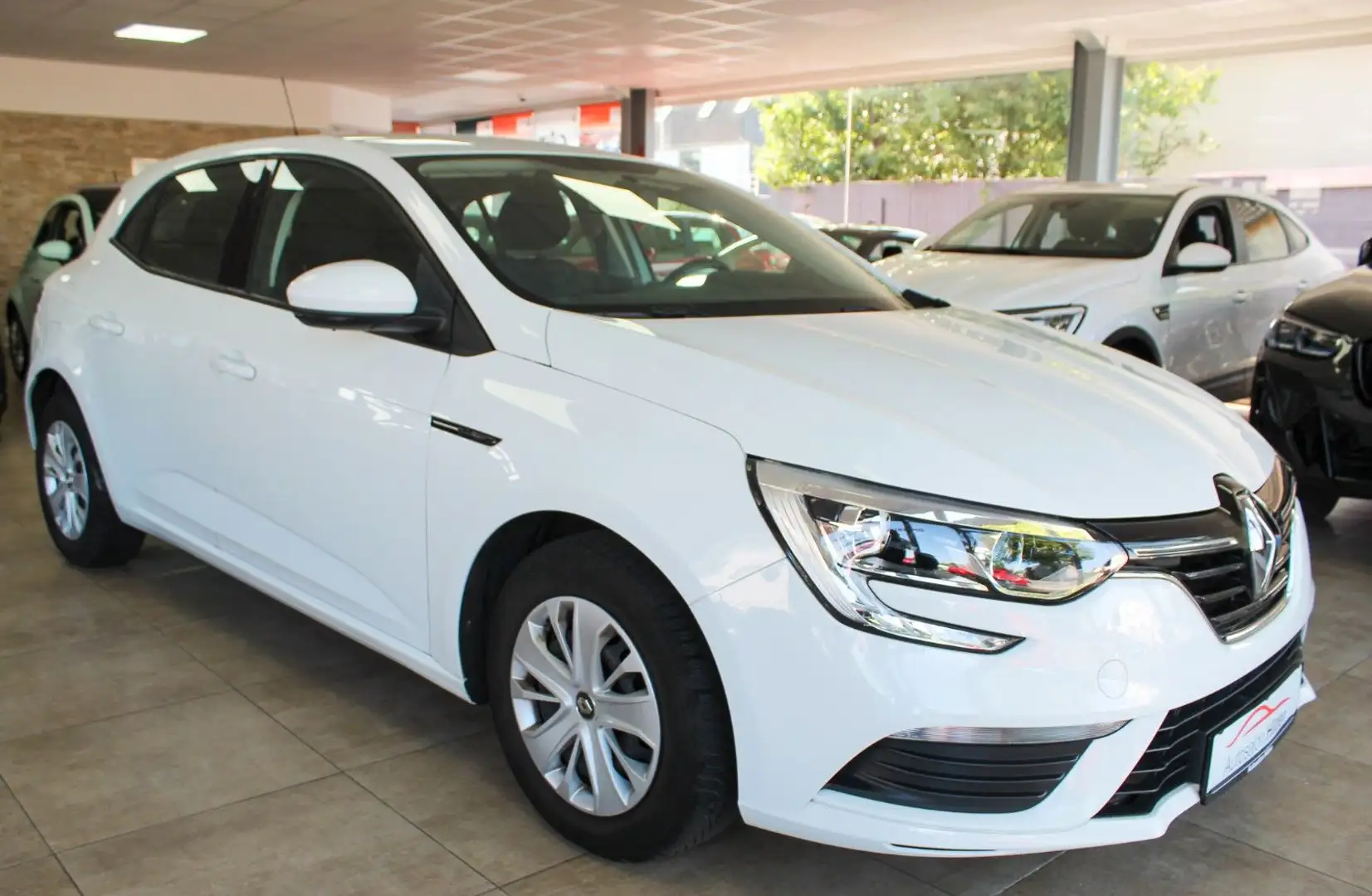 Renault Megane 1.3 TCe Life Bluetooth Tempomat TÜV neu 1 Weiß - 1