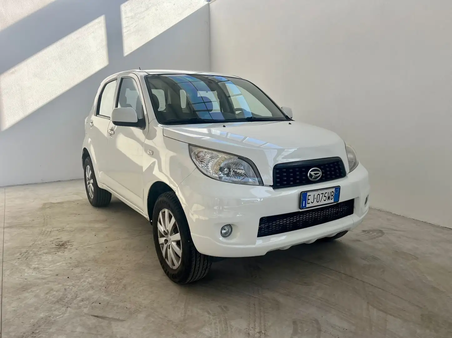 Daihatsu Terios 1.5 4WD B You O/F Green Powered White - 1