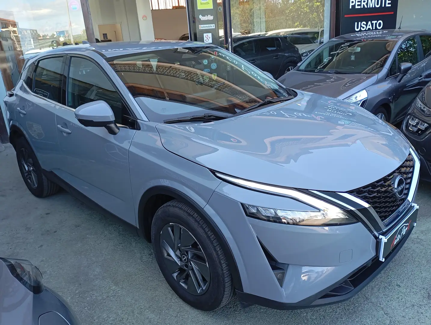 Nissan Qashqai 1.3 MHEV 158CV Business Aut. Gris - 2