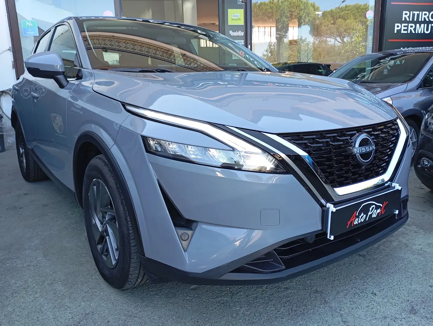 Nissan Qashqai 1.3 MHEV 158CV Business Aut. Gris - 1