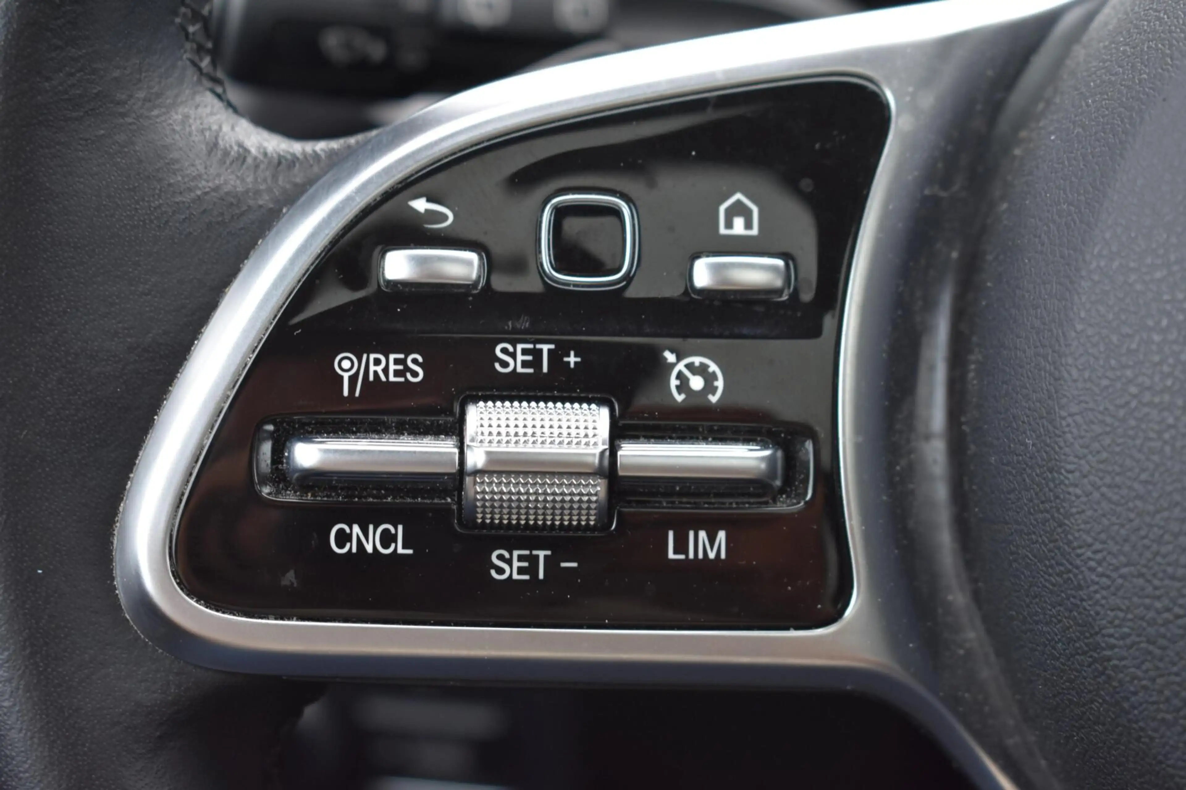 Mercedes-Benz EQA 250 250+ Luxury Line 71 kWh | Stoelverwarming | Pano | — photo 9