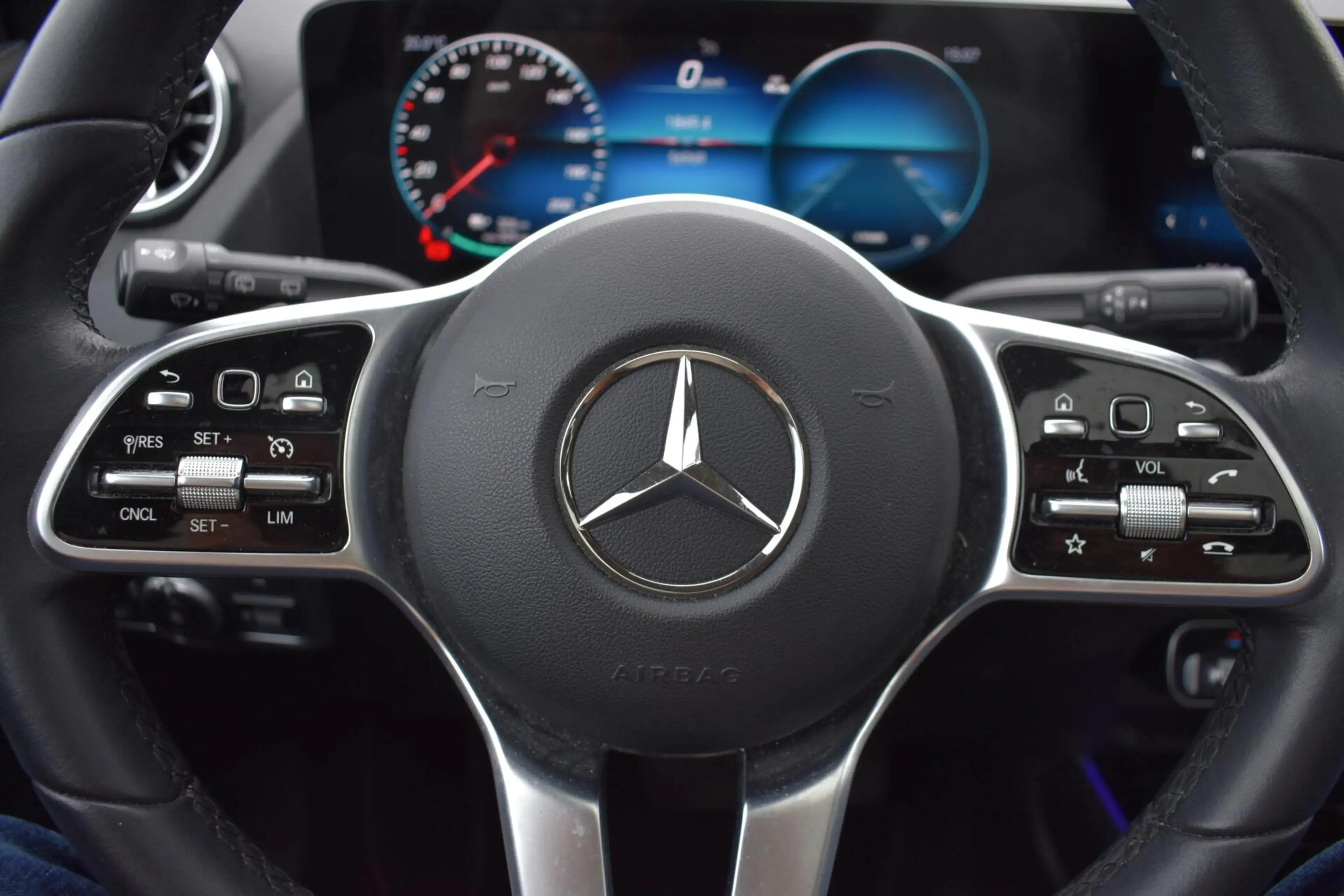 Mercedes-Benz EQA 250 250+ Luxury Line 71 kWh | Stoelverwarming | Pano | — photo 8