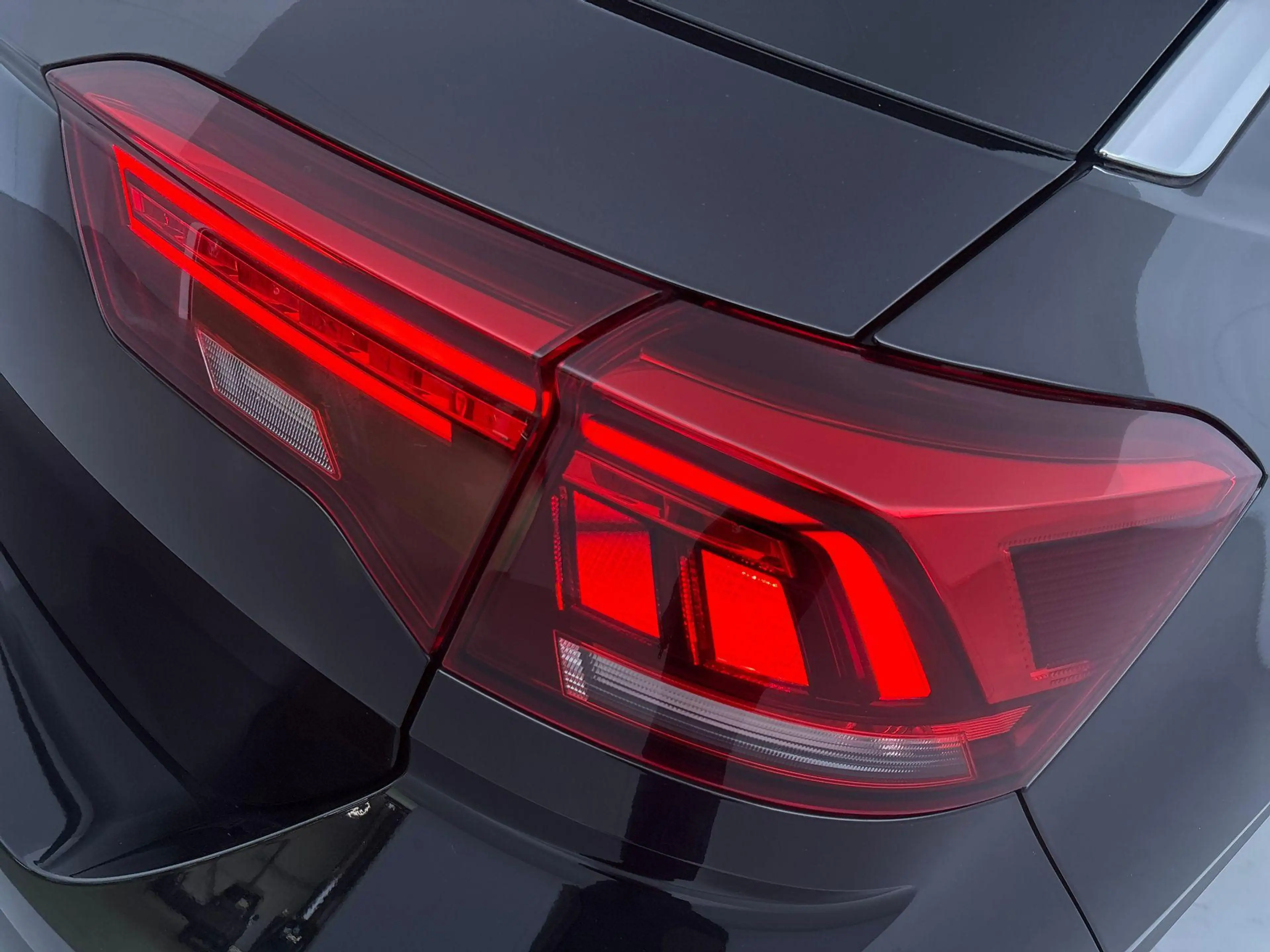 Volkswagen T-Roc 1.5 TSI Oranje Edition 150 pk Automaat (DSG) | Ver — photo 14