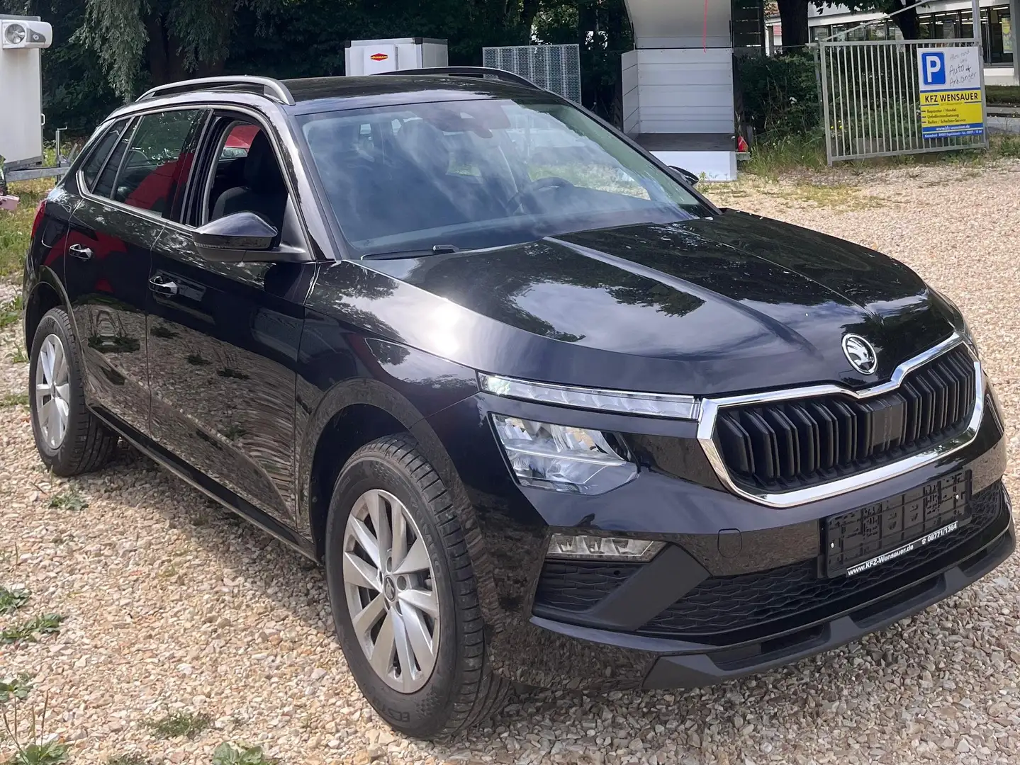 Skoda Kamiq Essence Schwarz - 2