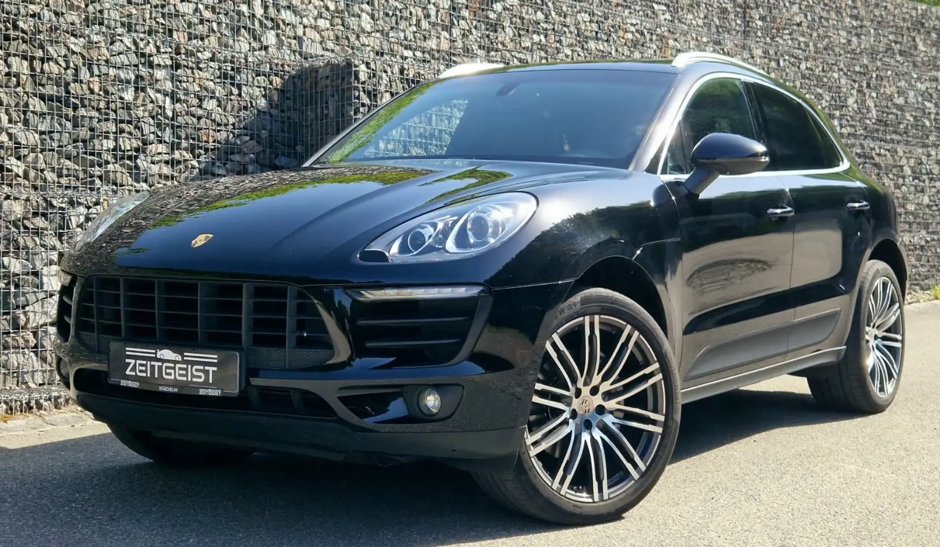 Porsche Macan S Diesel,BOSE,PANO,SERVO+,21",RKAMERA,1.HAND Schwarz - 1
