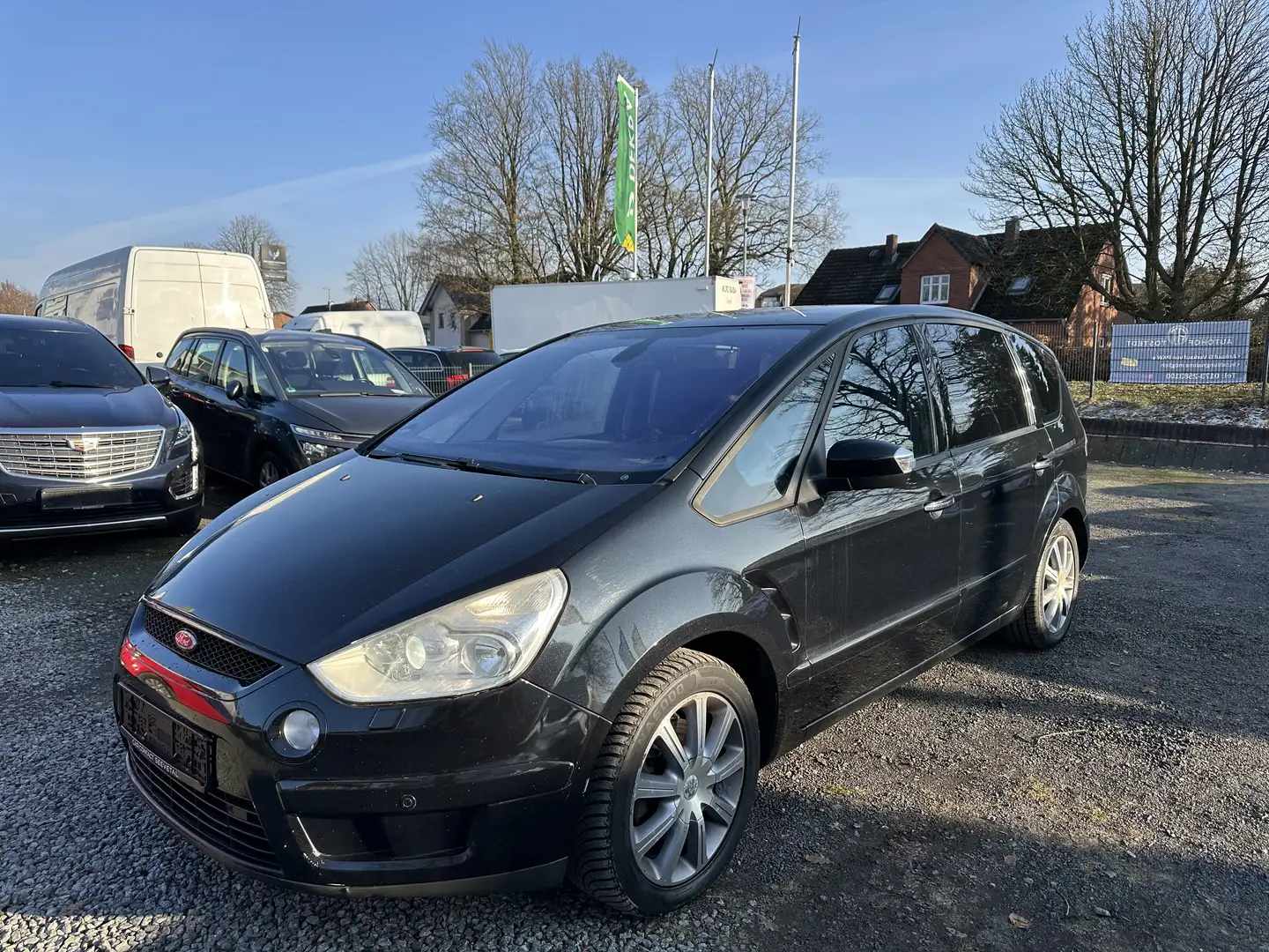 Ford S-Max 2.2 Titanium*NAVI*AHK*Zahnriemen*Allwetterreifen Schwarz - 1