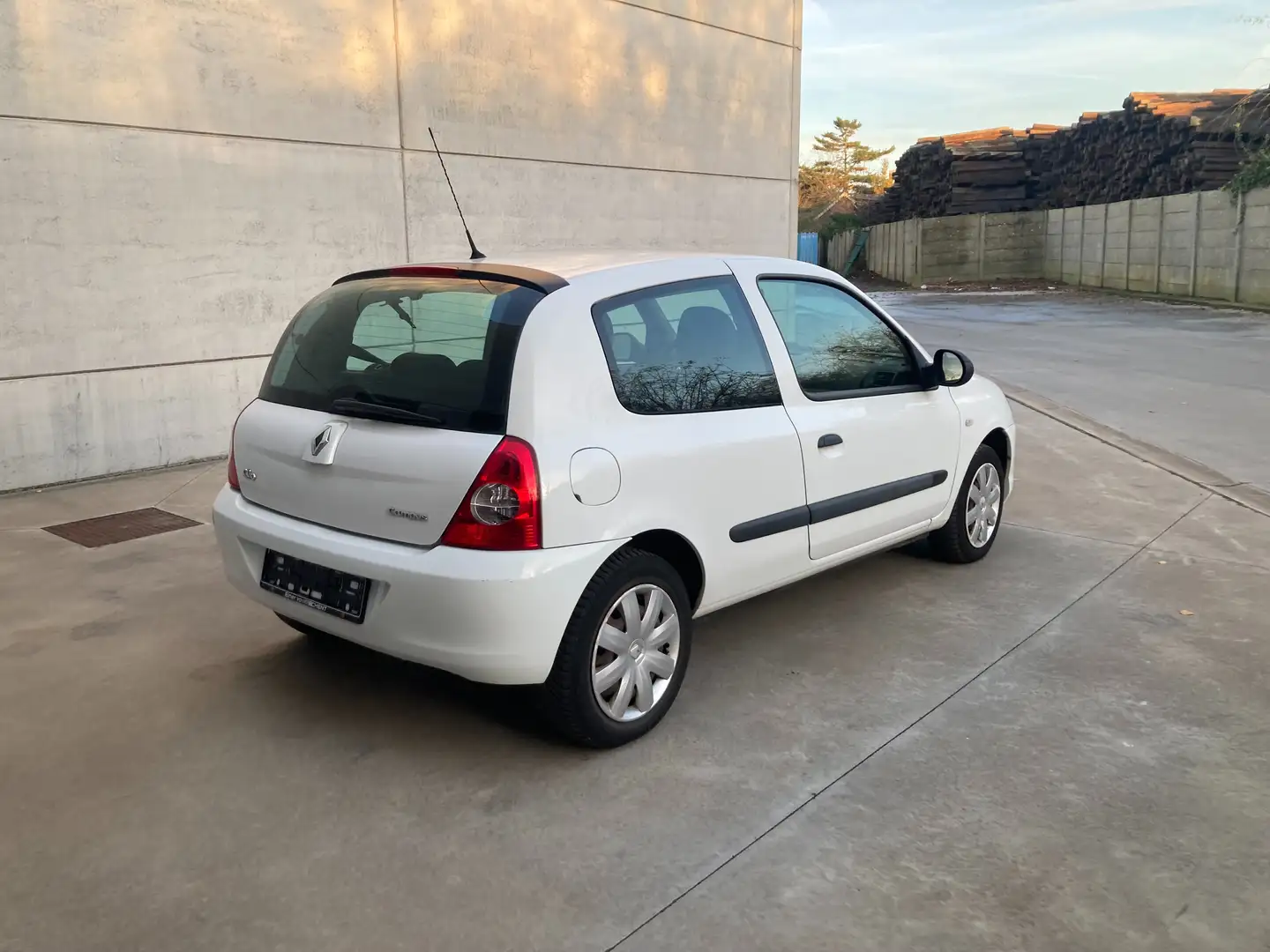 Renault Clio 1.2 benzine 11/2011 met 113000km*EURO 5* Airco* Wit - 1