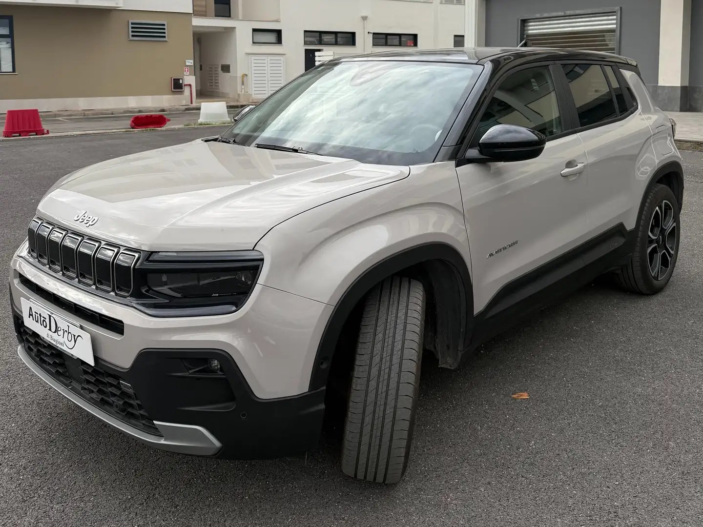 Jeep Avenger Avenger 1.2 turbo Summit fwd 100cv Beżowy - 2