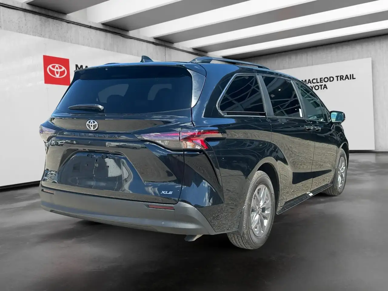 Toyota Sienna снимка Toyota Sienna