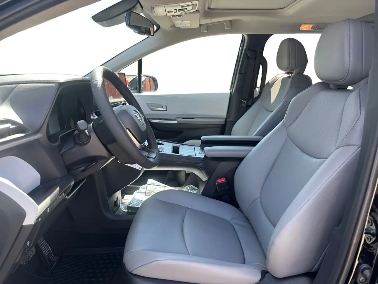 Toyota Sienna снимка Toyota Sienna