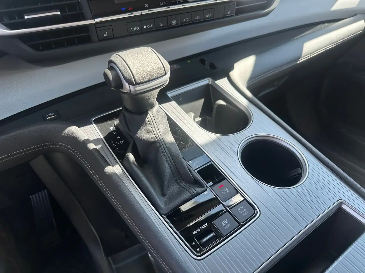 Toyota Sienna снимка Toyota Sienna