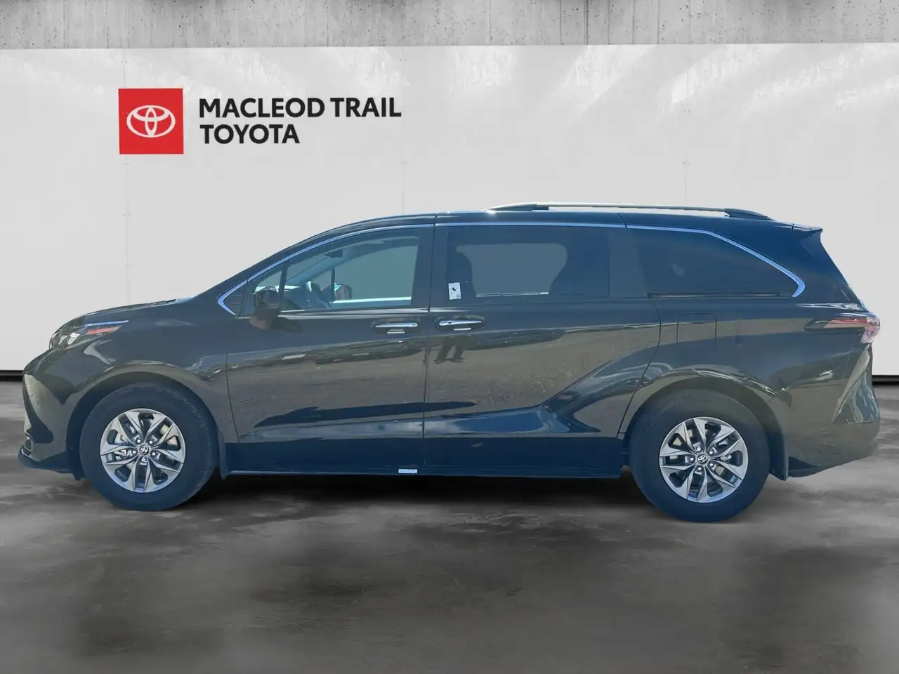 Toyota Sienna снимка Toyota Sienna