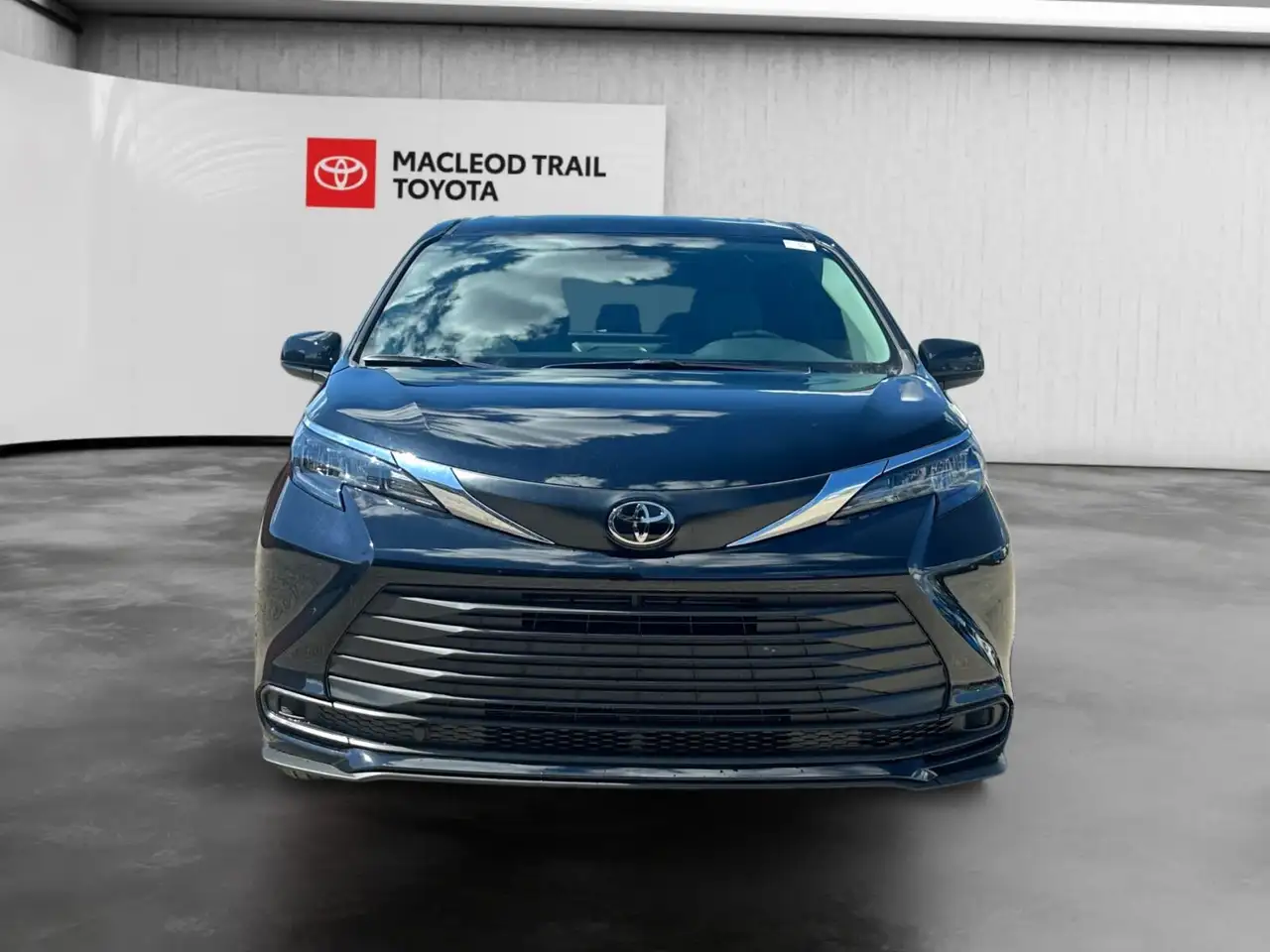 Toyota Sienna снимка Toyota Sienna