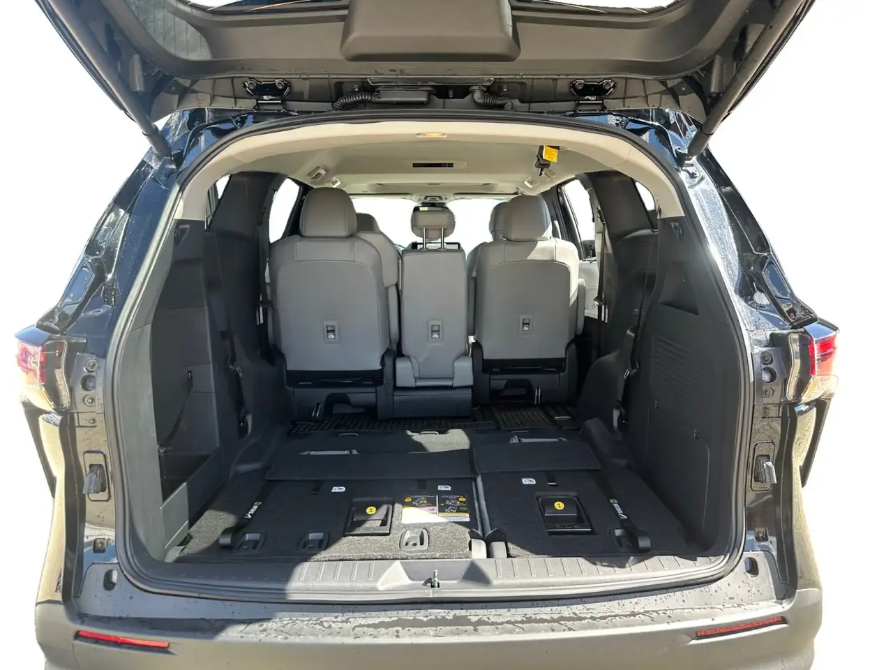 Toyota Sienna снимка Toyota Sienna