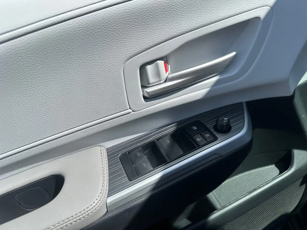 Toyota Sienna снимка Toyota Sienna