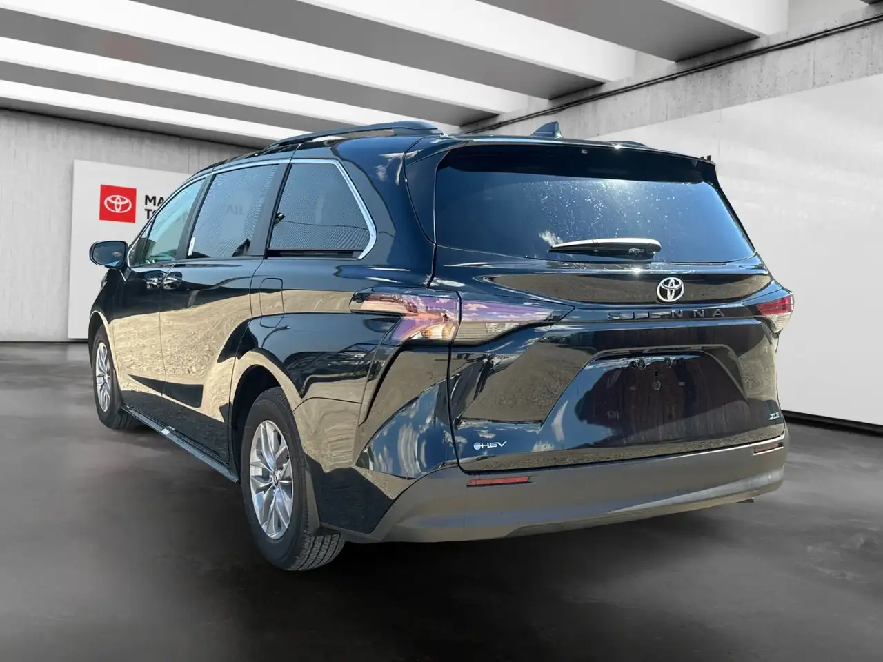 Toyota Sienna снимка Toyota Sienna