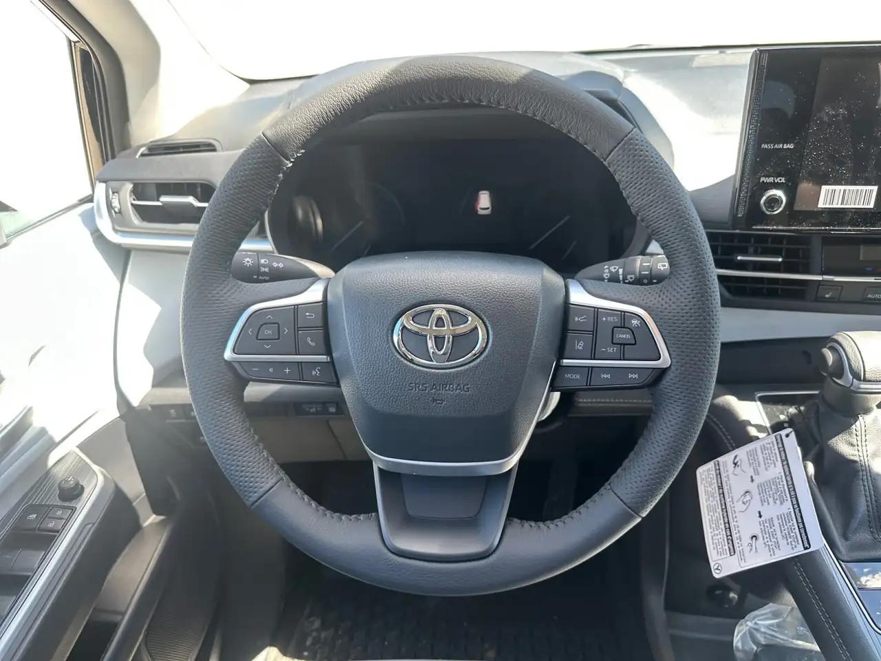Toyota Sienna снимка Toyota Sienna