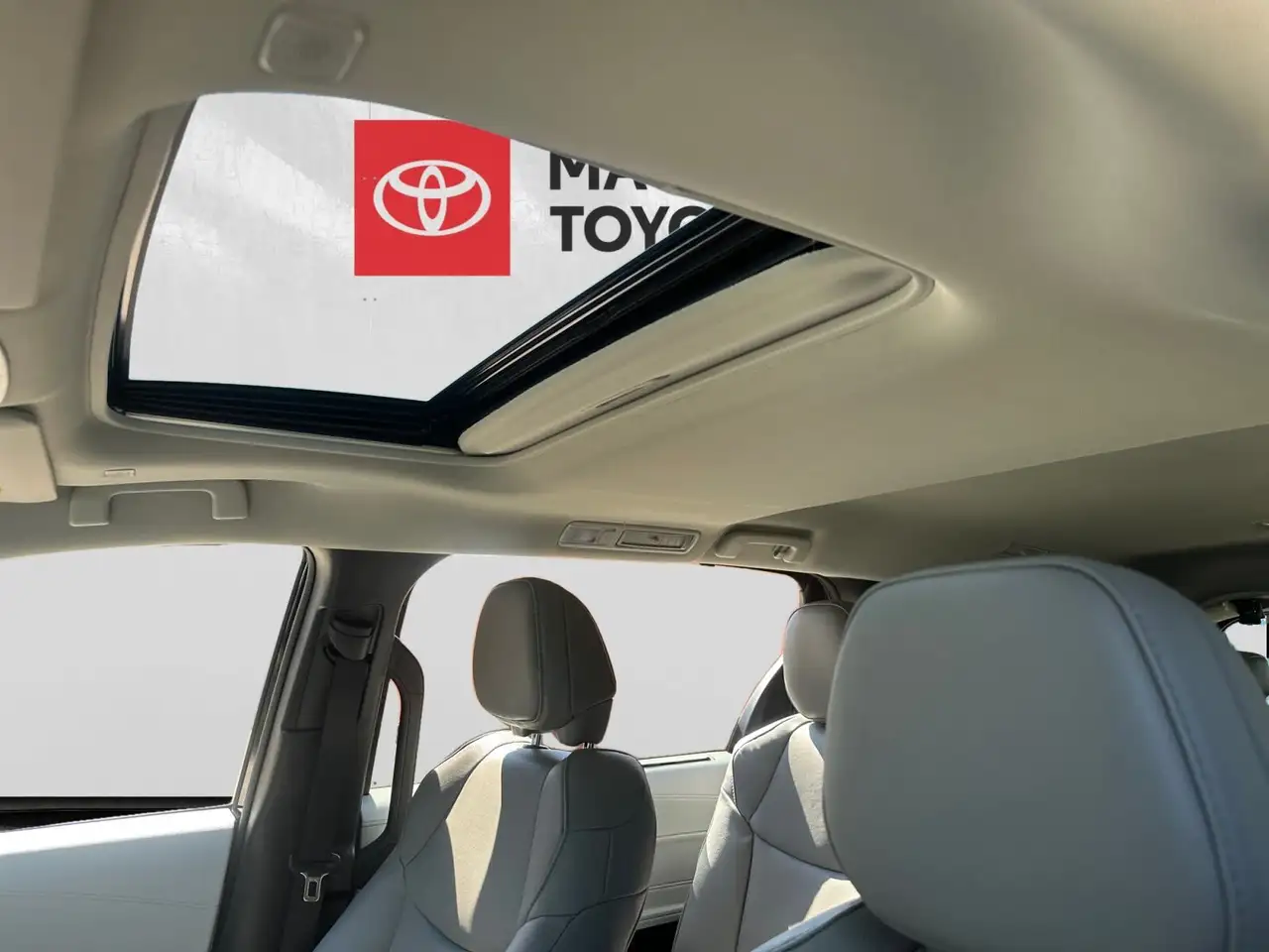 Toyota Sienna снимка Toyota Sienna