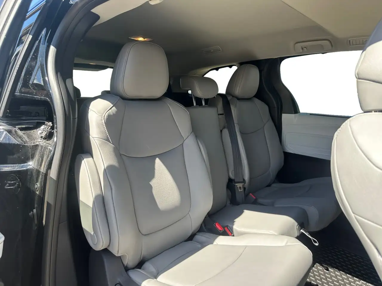 Toyota Sienna снимка Toyota Sienna