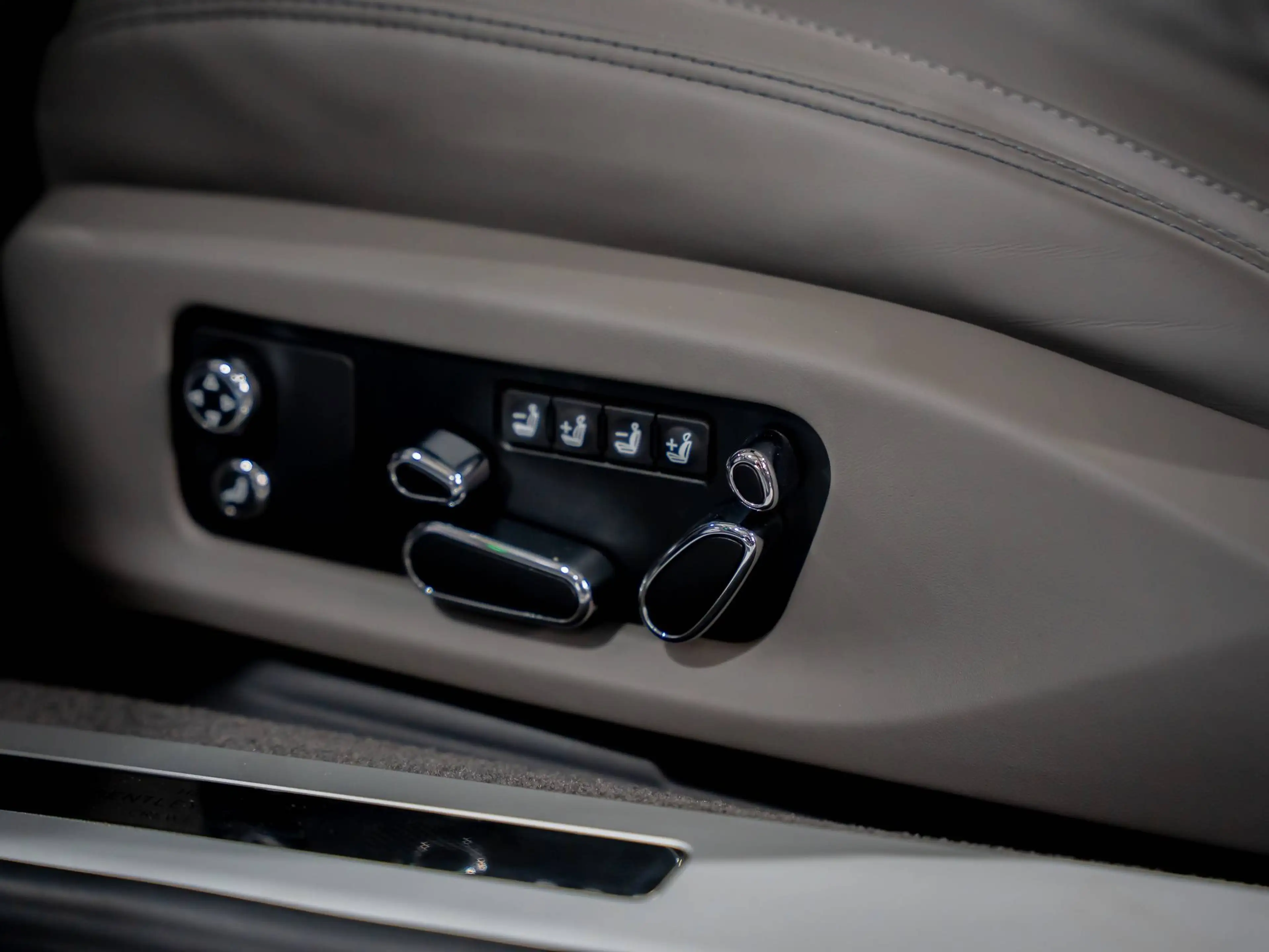 Bentley Continental GTC 4.0 V8 - Mulliner - HUD - Titan Grey — photo 11
