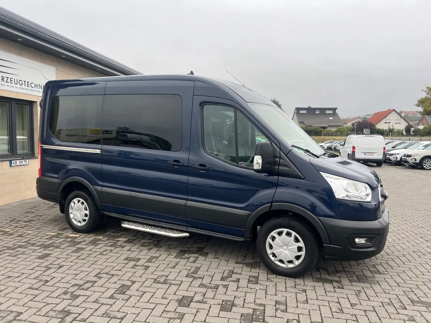 Ford Transit Kombi 330 L2H2* 2xKlima*AHK*R-Kam*Standh Blau - 1