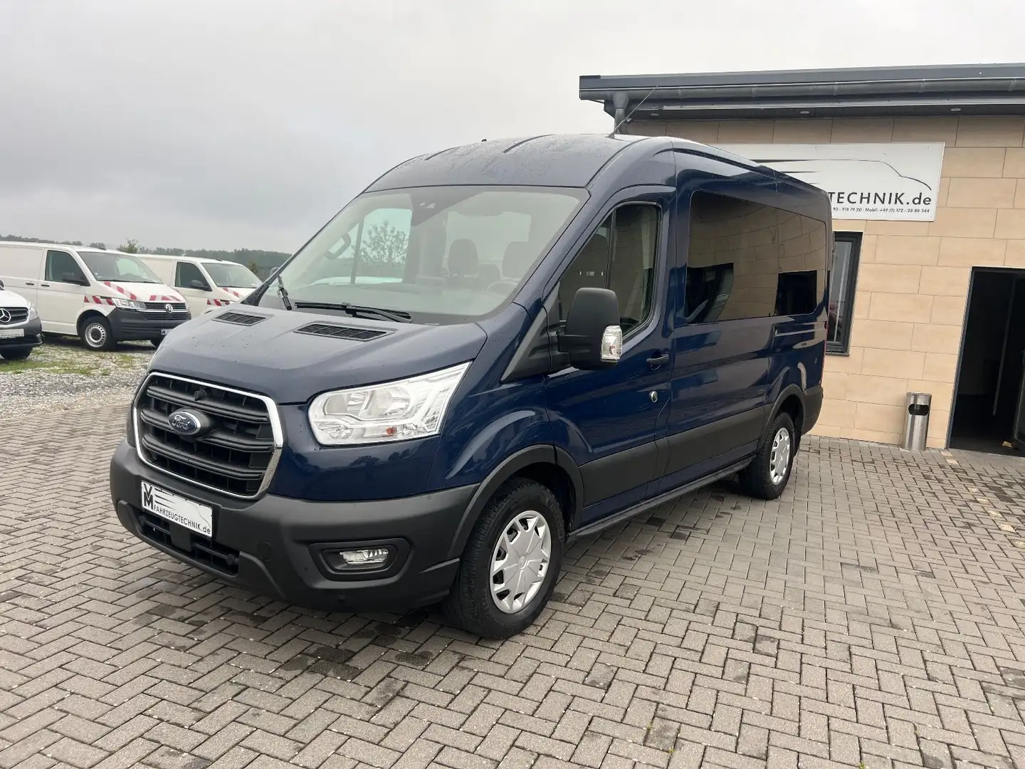 Ford Transit Kombi 330 L2H2* 2xKlima*AHK*R-Kam*Standh Blau - 2