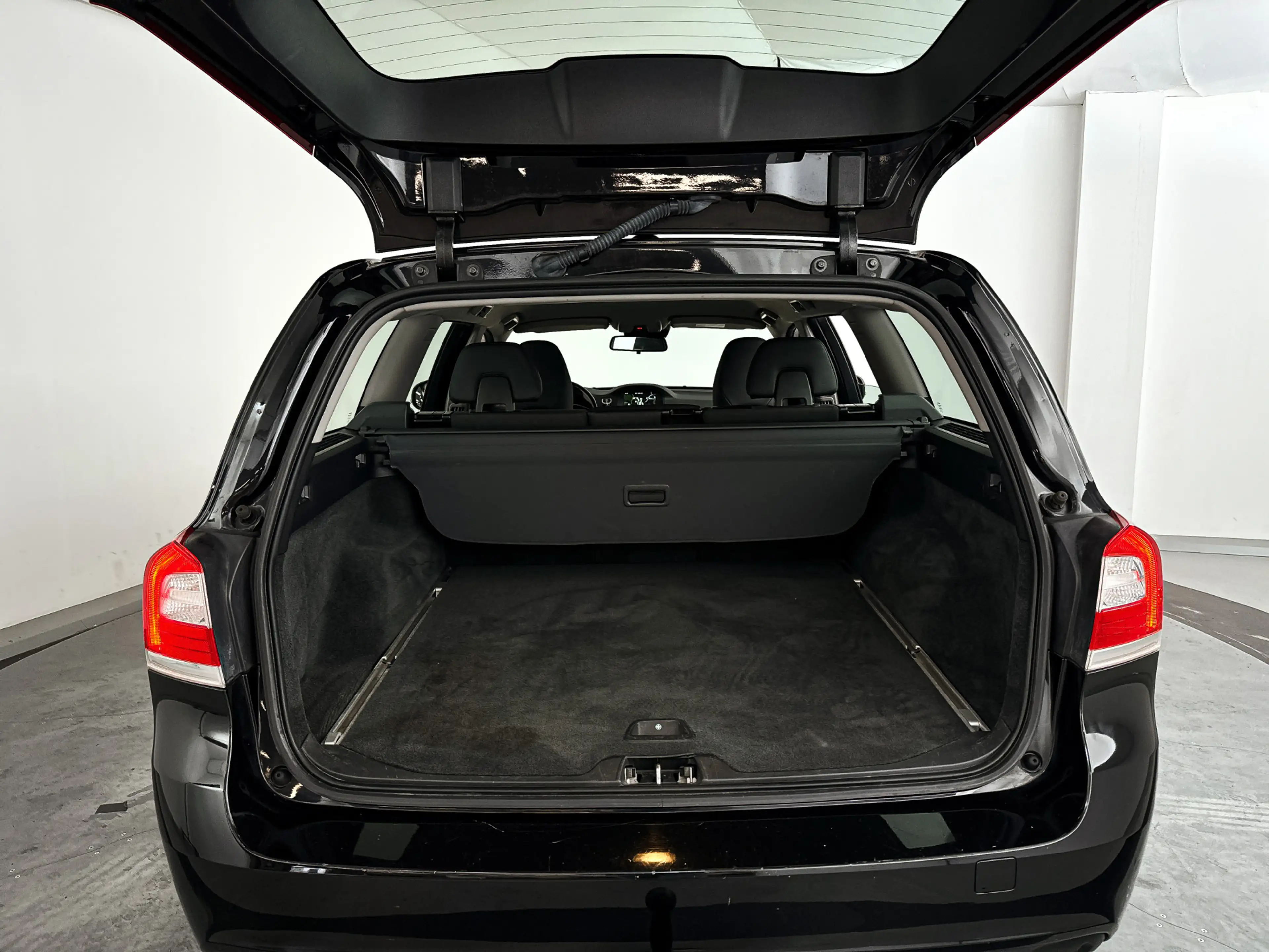 Volvo V70 2.0 D2 Classic Edition | Park assist | Standkachel — photo 12