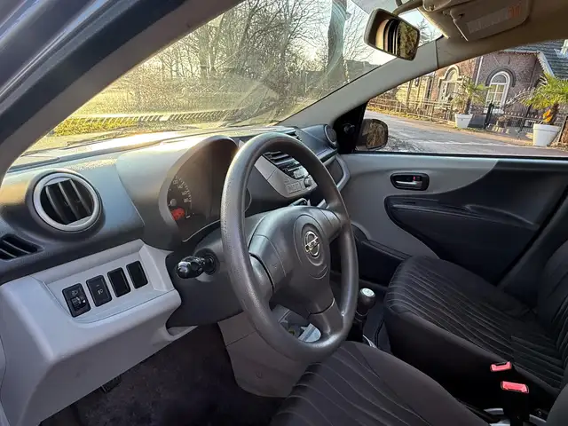 Nissan Pixo view 15