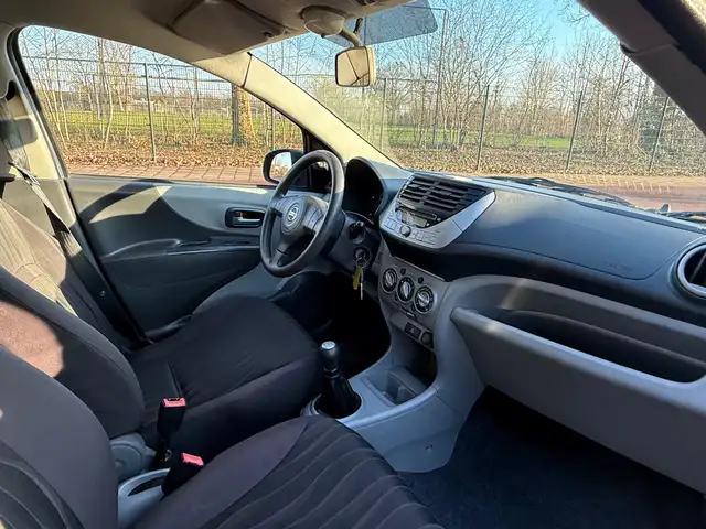 Nissan Pixo view 13