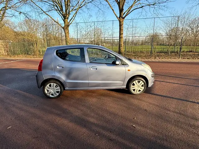 Nissan Pixo view 7