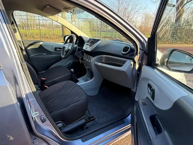 Nissan Pixo view 12