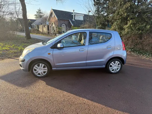 Nissan Pixo view 3