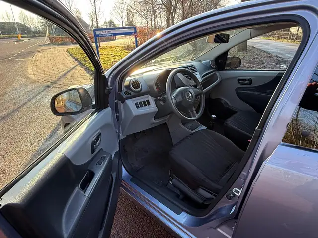 Nissan Pixo view 10