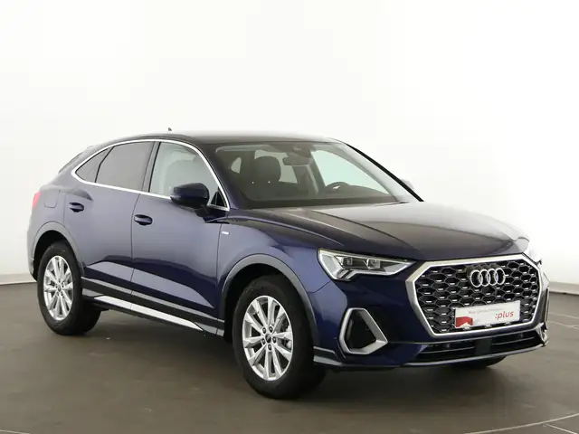 Audi Q3 view 10