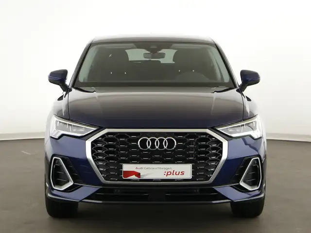 Audi Q3 view 4