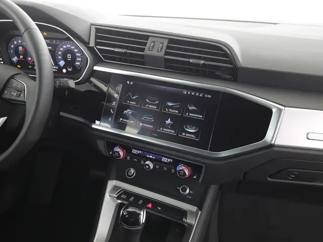 Audi Q3 view 14
