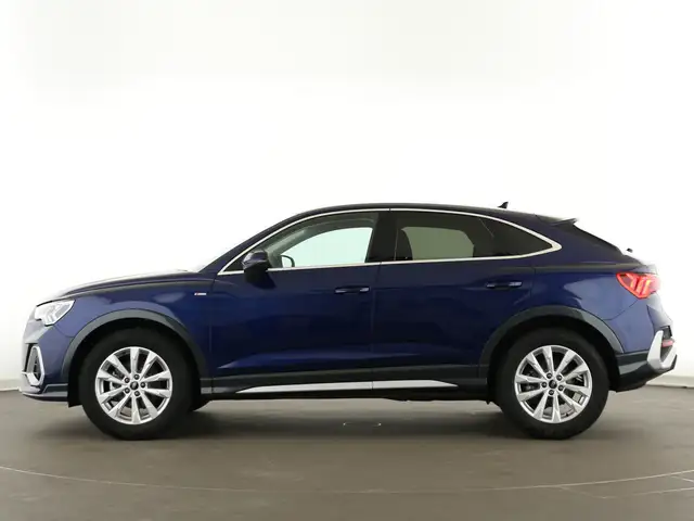 Audi Q3 view 5